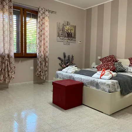 בית נופש Scarlett 22 - Intero Appartamento, Centro Citta, Free Wifi קרבוניה